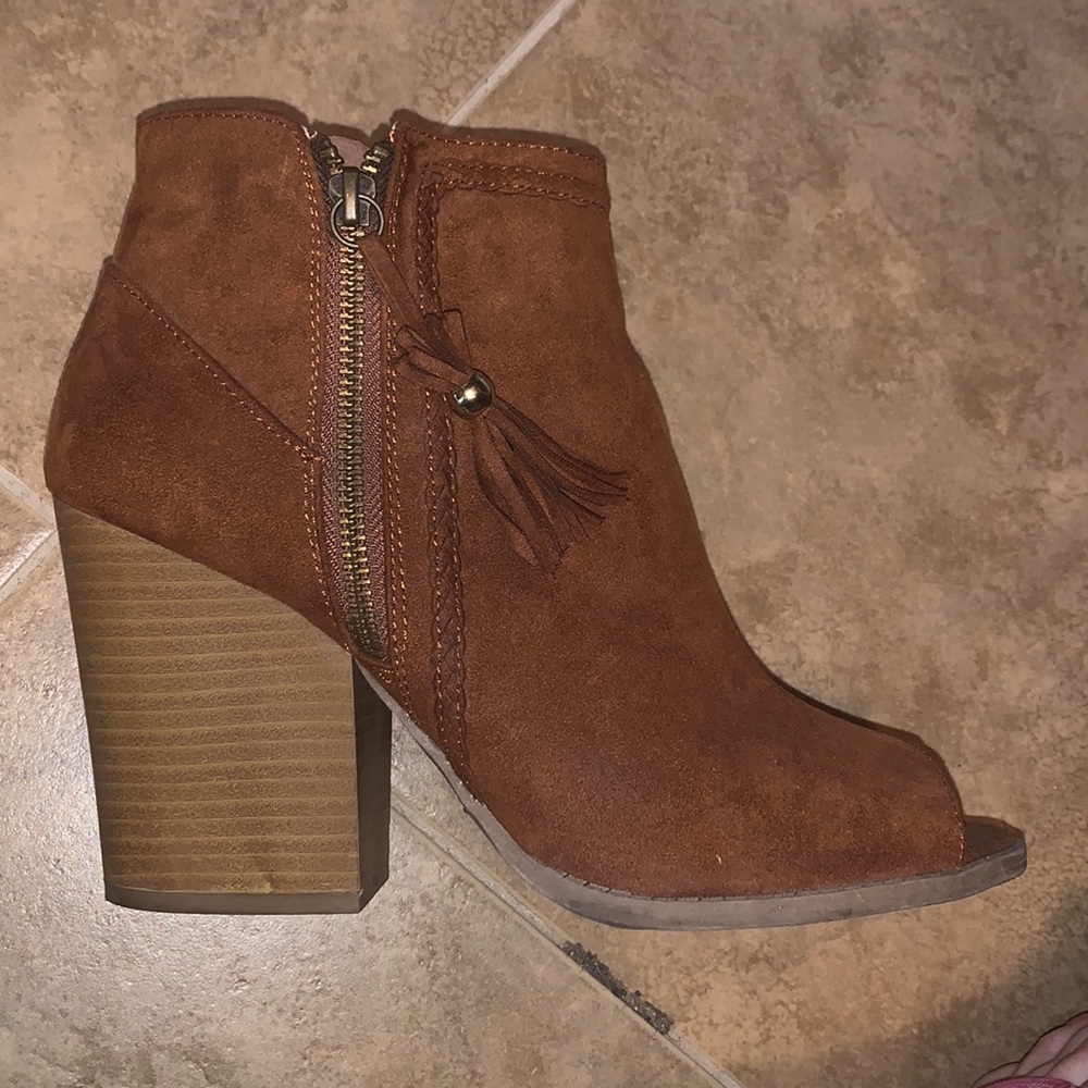Cognac booties